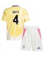 Juventus Federico Gatti #4 Bortedraktsett Barn 2024-25 Korte ermer (+ bukser)